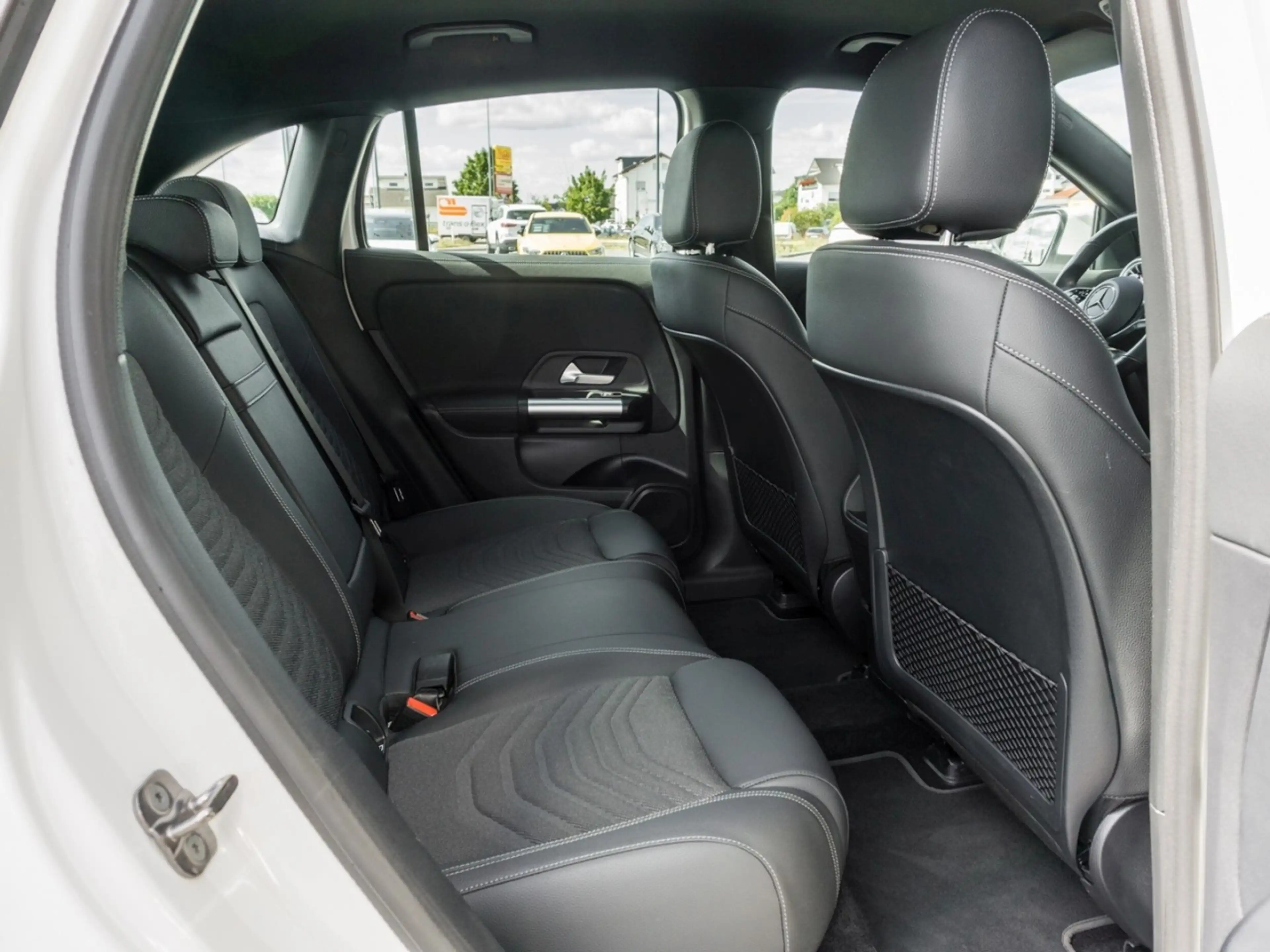 Mercedes-Benz EQA 300 4M Progressive EasyPack Navi Kamera SHZ — photo 11