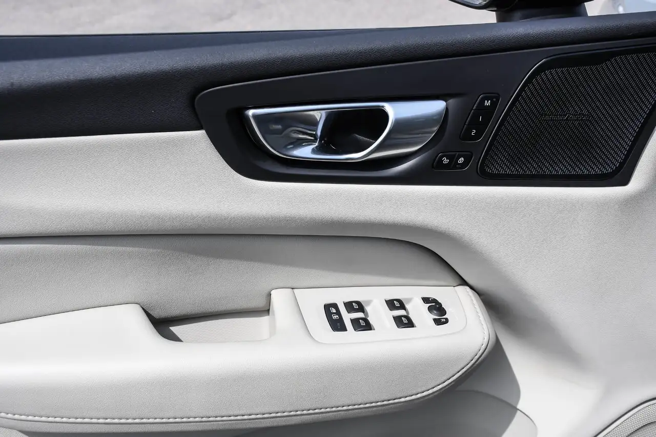 Volvo XC60 снимка Volvo XC60