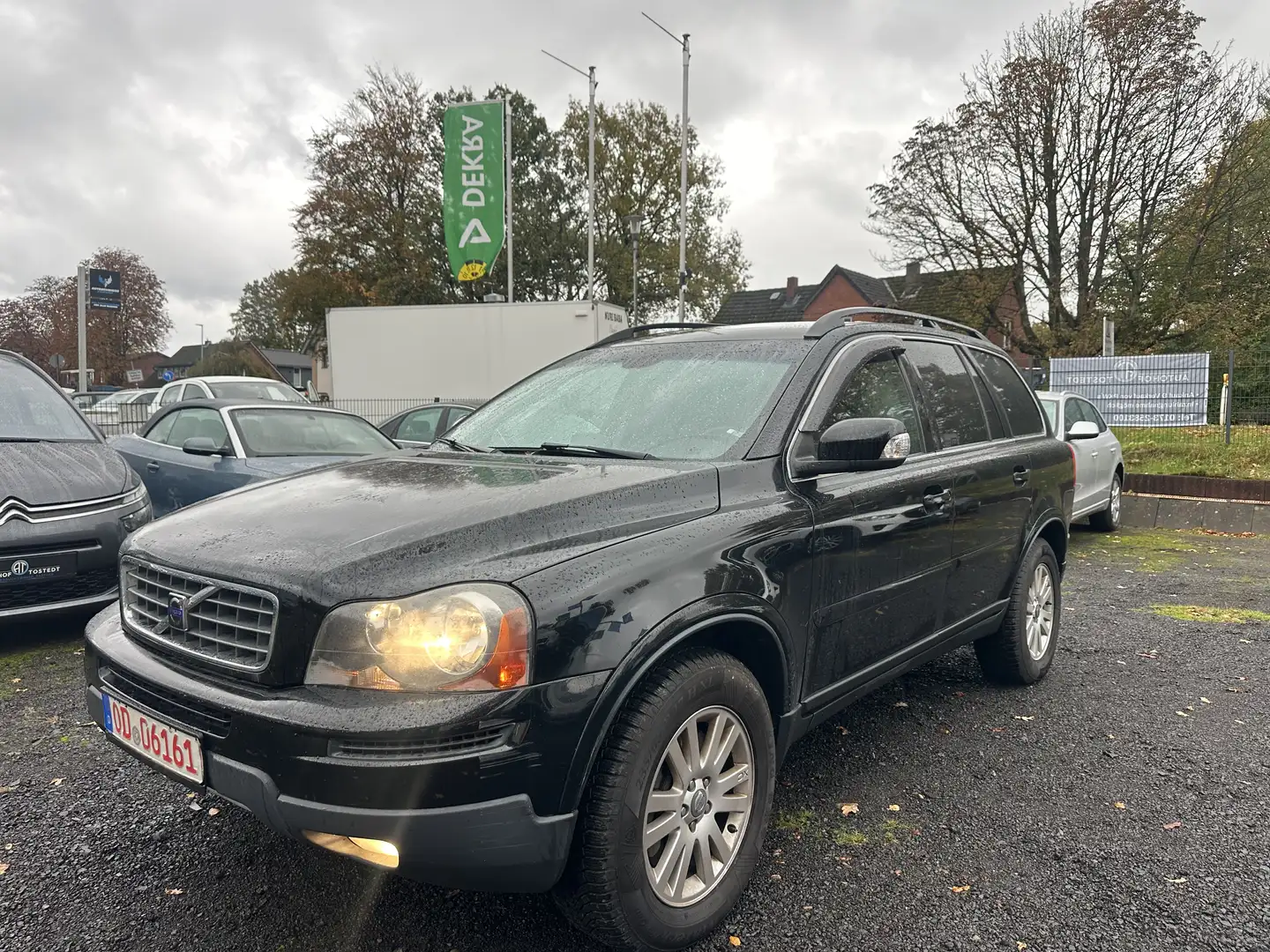 Volvo XC90 2.4 D5 Momentum*Leder*PDC*NAVI*Alu Schwarz - 1