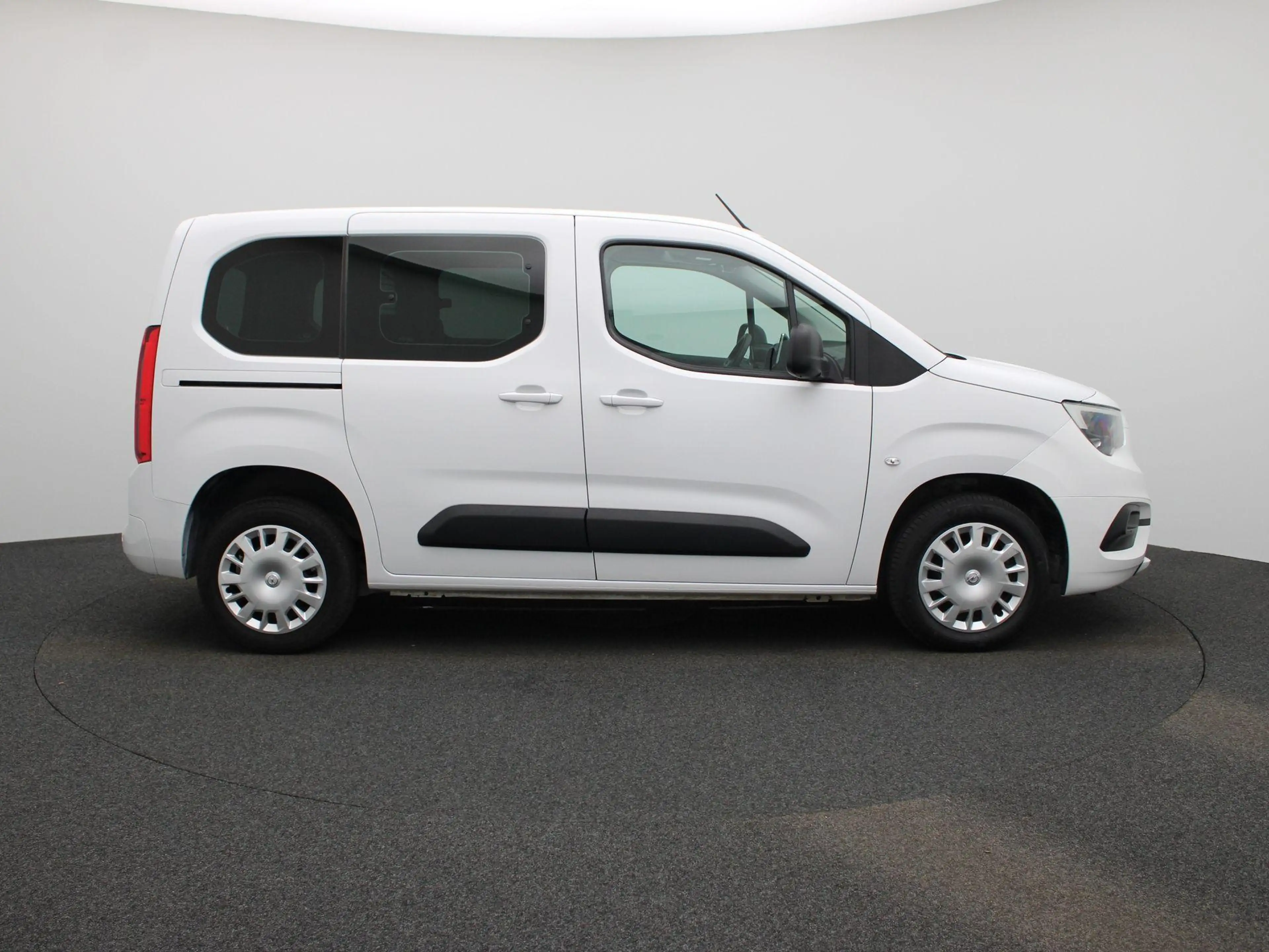 Opel Combo Life 1.5 Turbo D BlueI 75kW S/S Edition L1H1 — photo 6