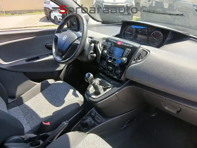Lancia Ypsilon view 15