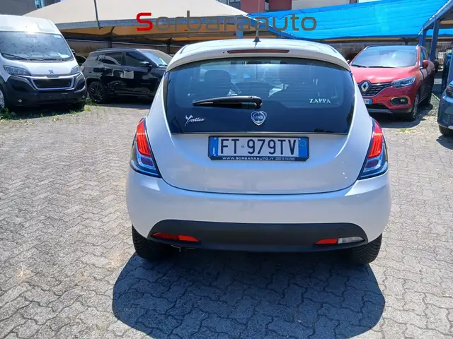 Lancia Ypsilon view 9