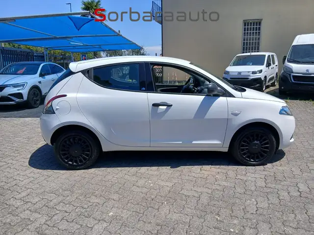 Lancia Ypsilon view 6