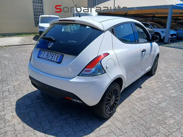 Lancia Ypsilon view 5