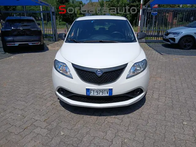 Lancia Ypsilon view 7