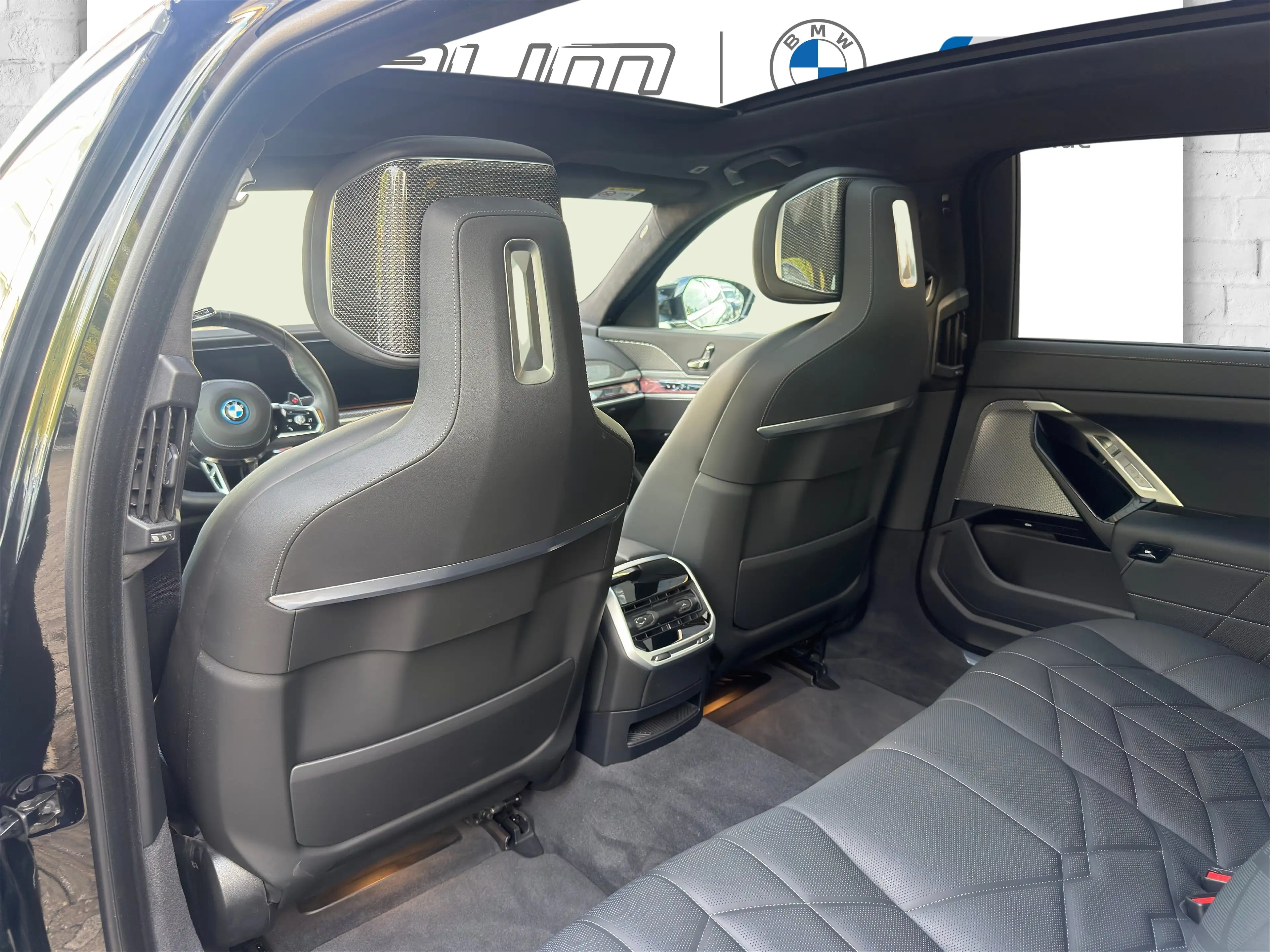 BMW 760 M760e xDrive Limousine — photo 8