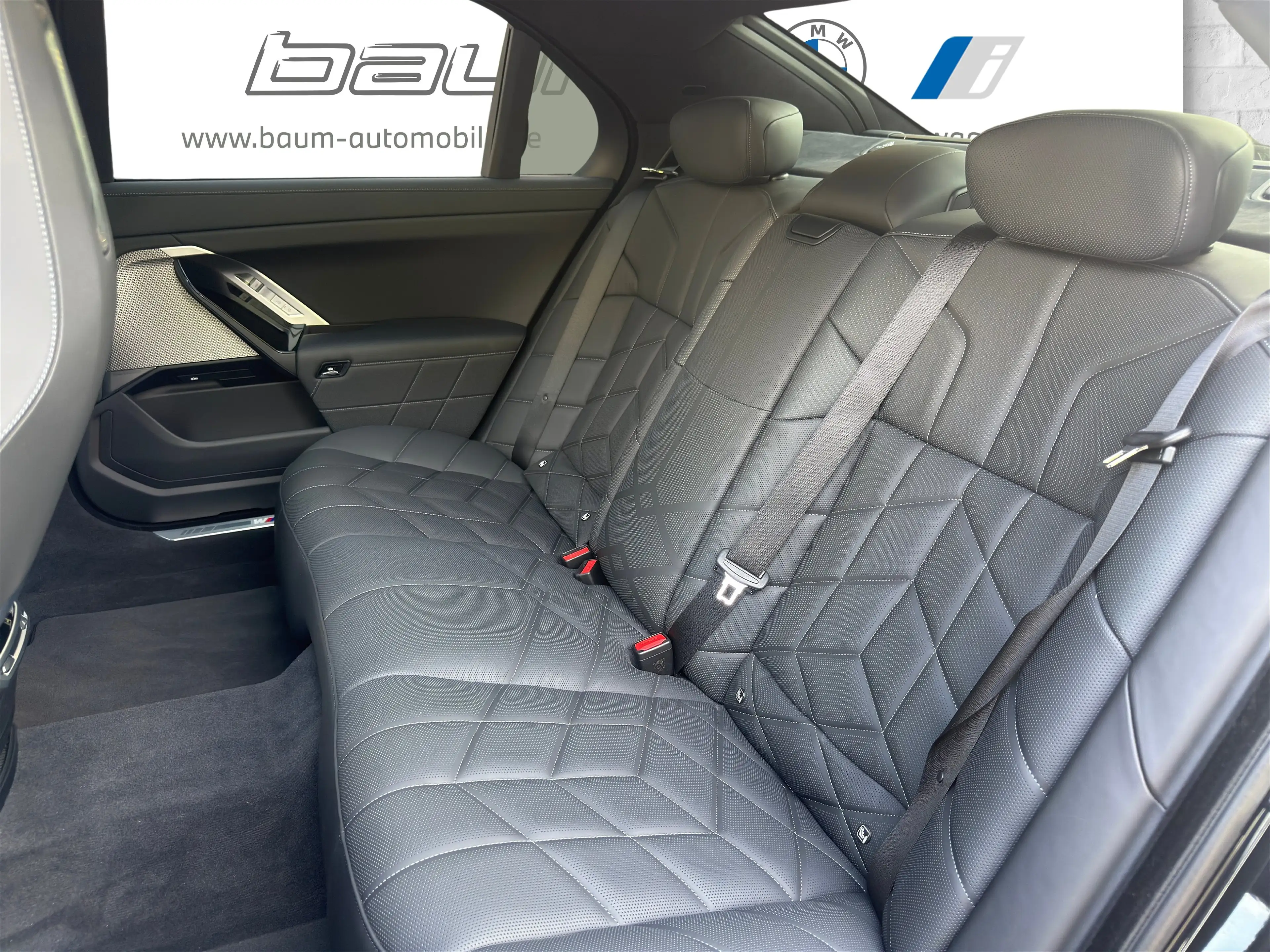 BMW 760 M760e xDrive Limousine — photo 9