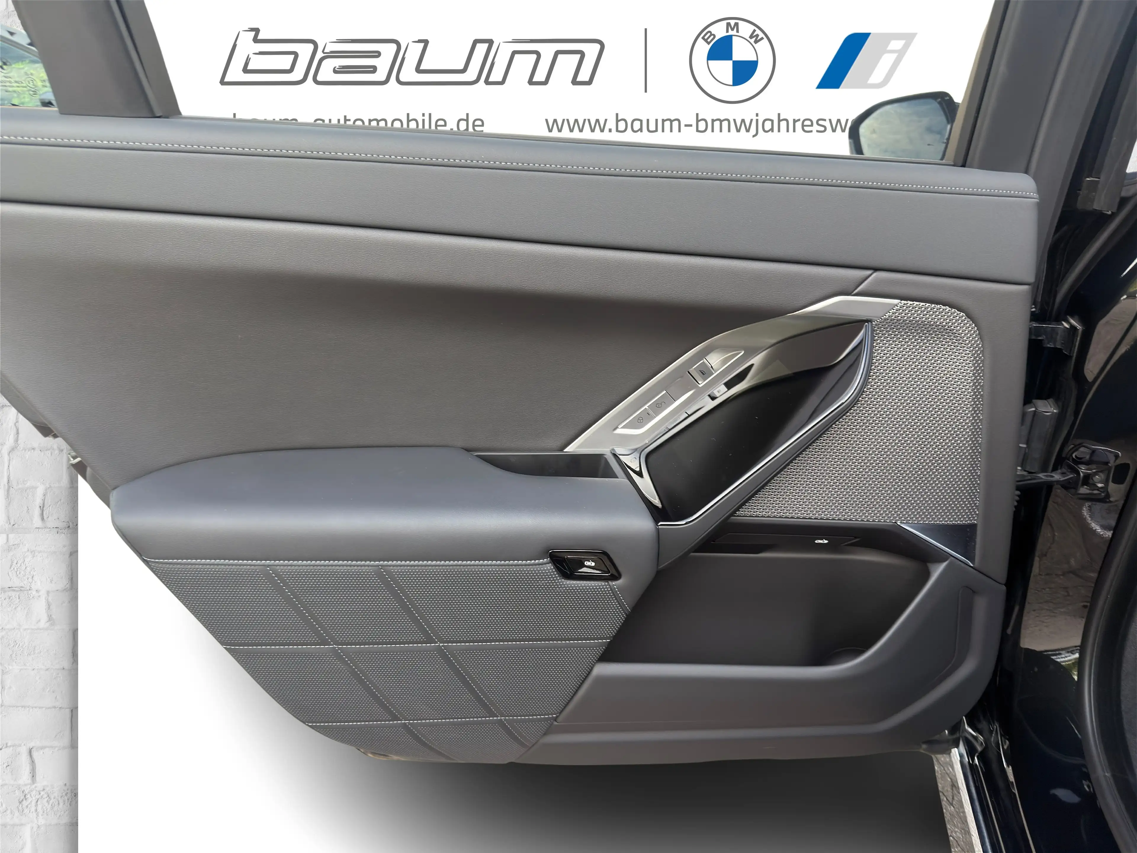 BMW 760 M760e xDrive Limousine — photo 10