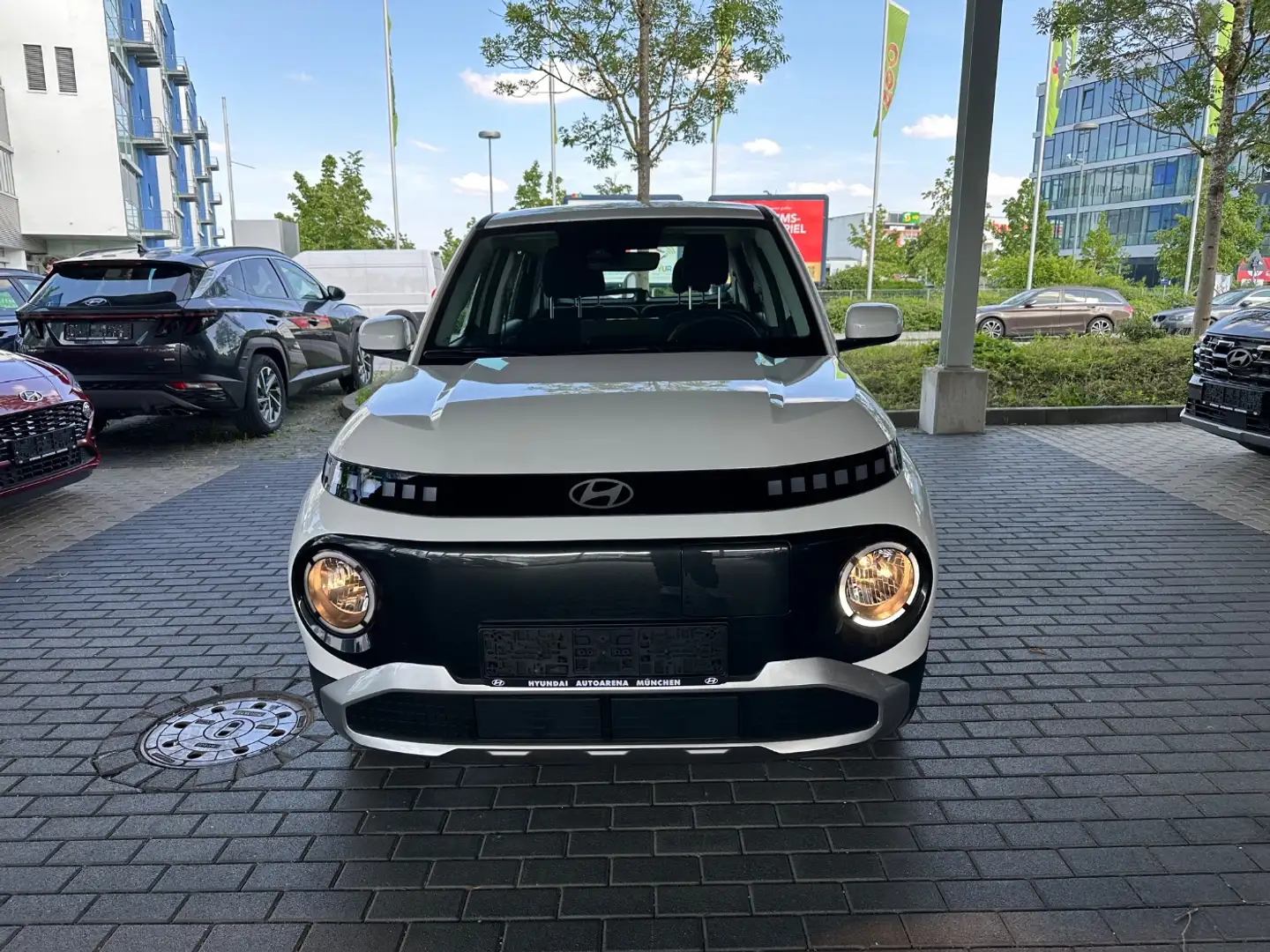 Hyundai Inster FWD Elektro 71 kW Select FLA SpurH Navi Biały - 2