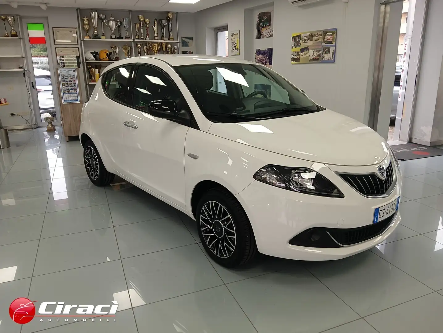 Lancia Ypsilon 1.0 FireFly 5 porte S&S Hybrid Platino Bianco - 1