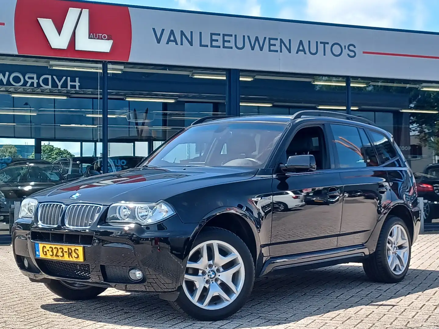 BMW X3 2.5si Executive | Stoelverwarming | Trekhaak | Cli Zwart - 1