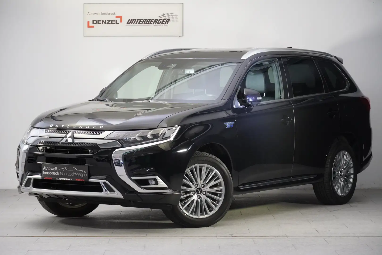 Mitsubishi Outlander 2,4 PHEV Diamond Connect Schwarz - 2