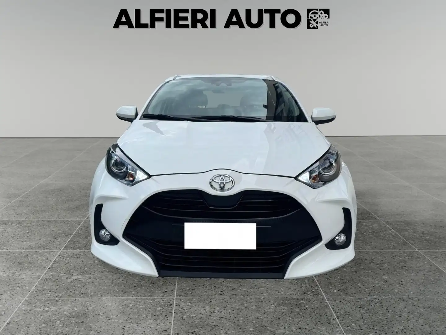 Toyota Yaris 1.0 VVT-i Benzina 72cv 5 porte Active Bianco - 2