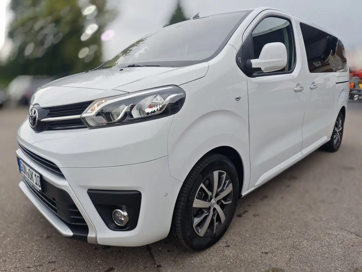 Toyota Proace 2,0-l-D-4D L1 (8-Si.) Verso Team Deutschland Weiß - 2