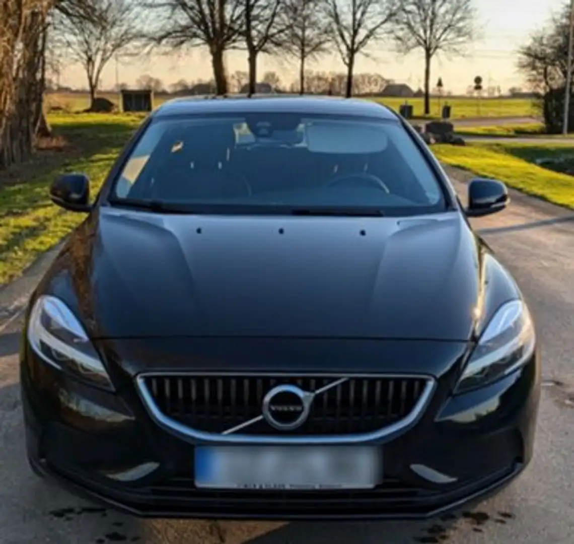 Volvo V40 V40 T2 Momentum Schwarz - 2