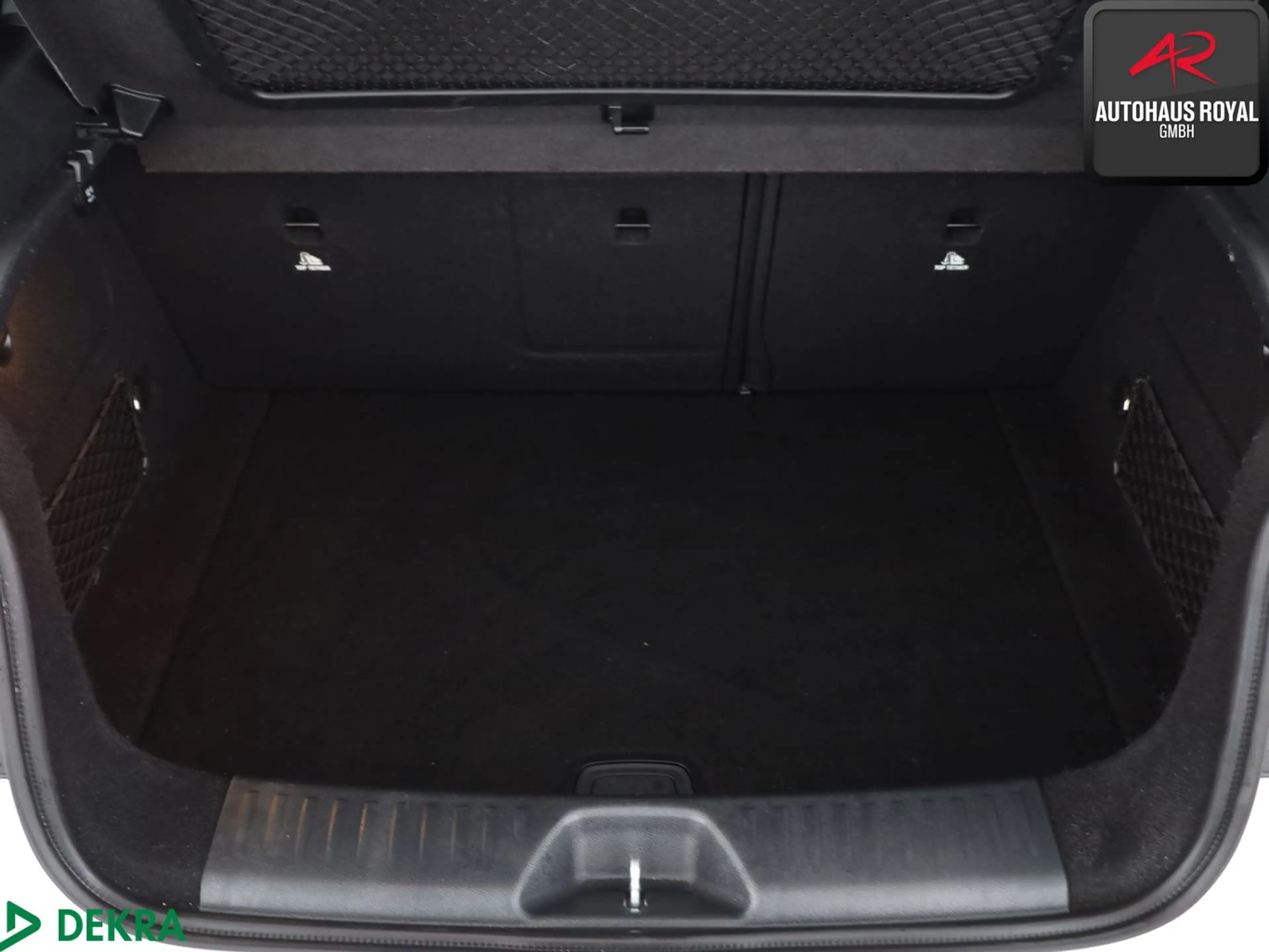 Mercedes-Benz A 200 AMG NIGHT,PANO,KAMERA,DISTRONIC,COMAND,18Z — photo 13