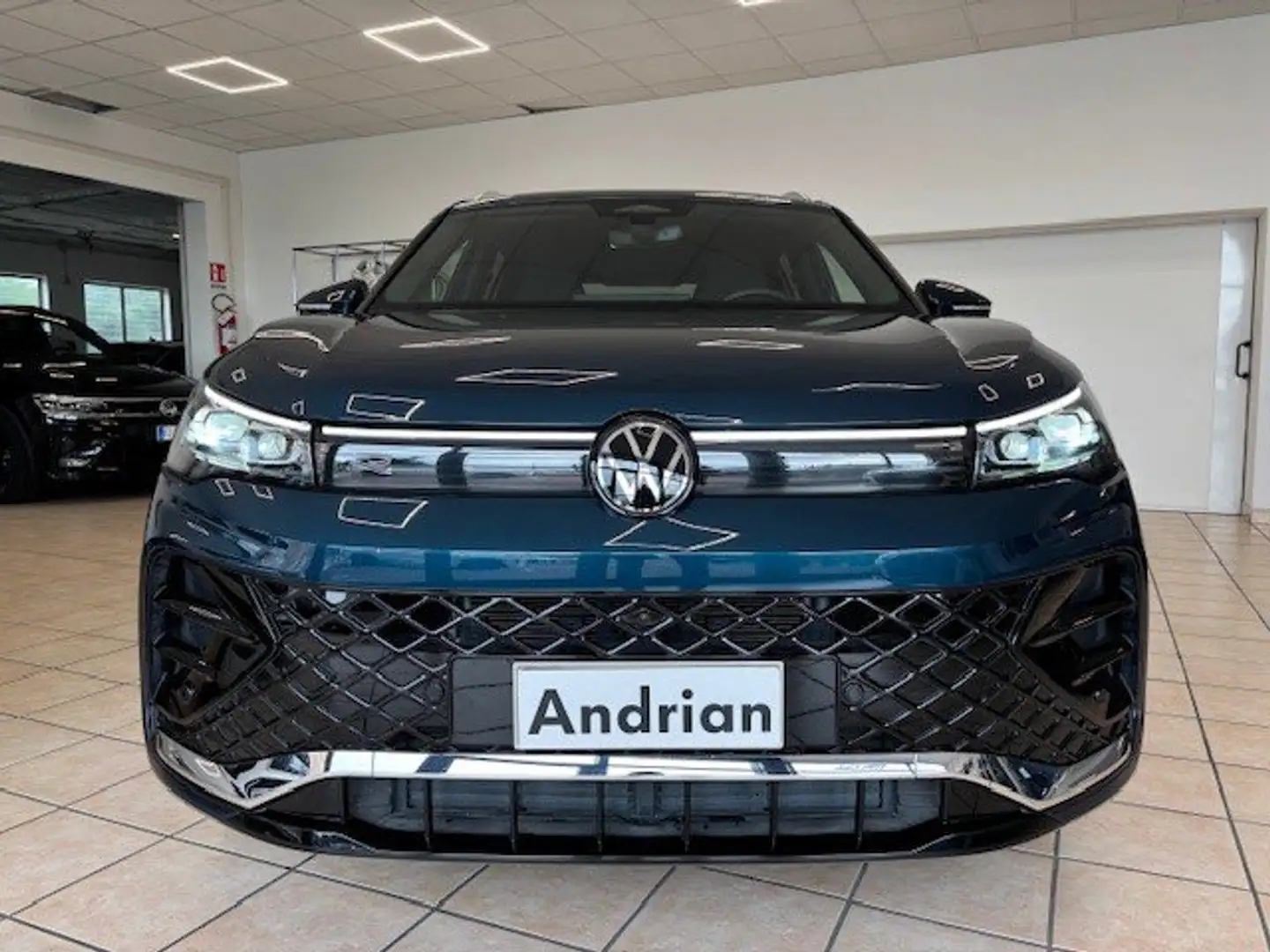 Volkswagen Tiguan 2.0 TDI 150 CV EVO SCR DSG R-Line Blu/Azzurro - 2
