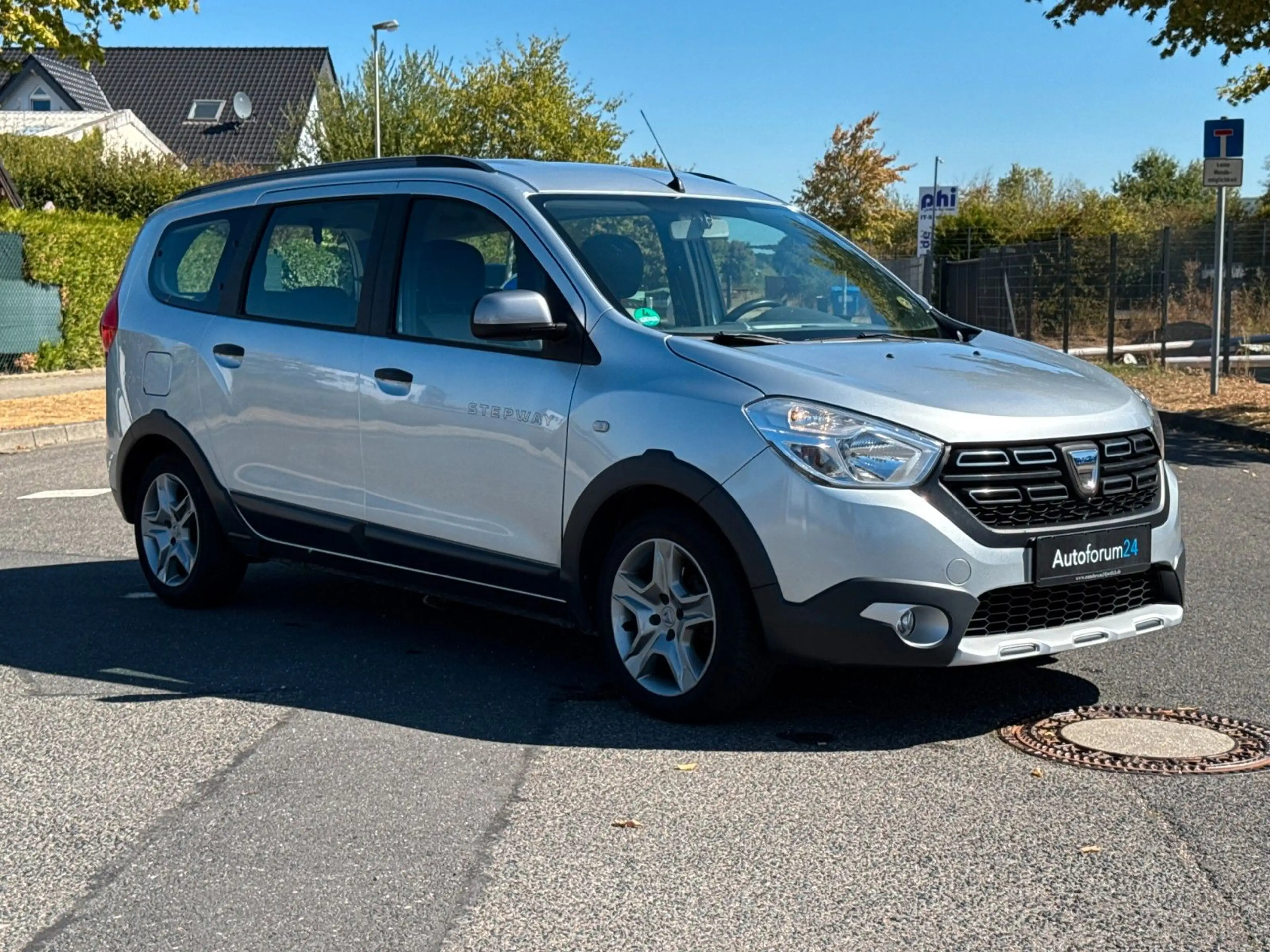 Dacia Lodgy Stepway Plus *Navi*PDC*7-Sitzer*1-Hand* — photo 6