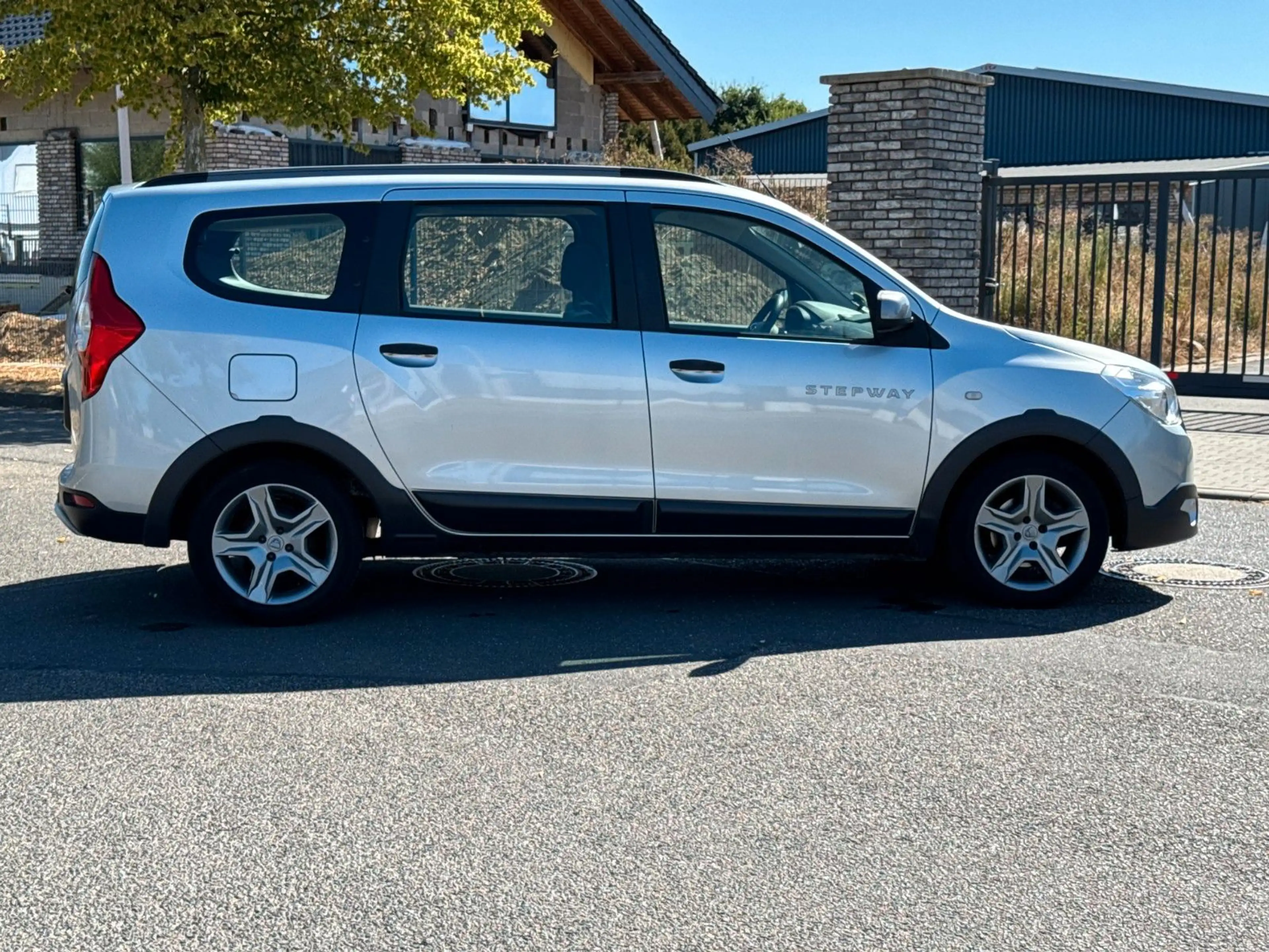 Dacia Lodgy Stepway Plus *Navi*PDC*7-Sitzer*1-Hand* — photo 5