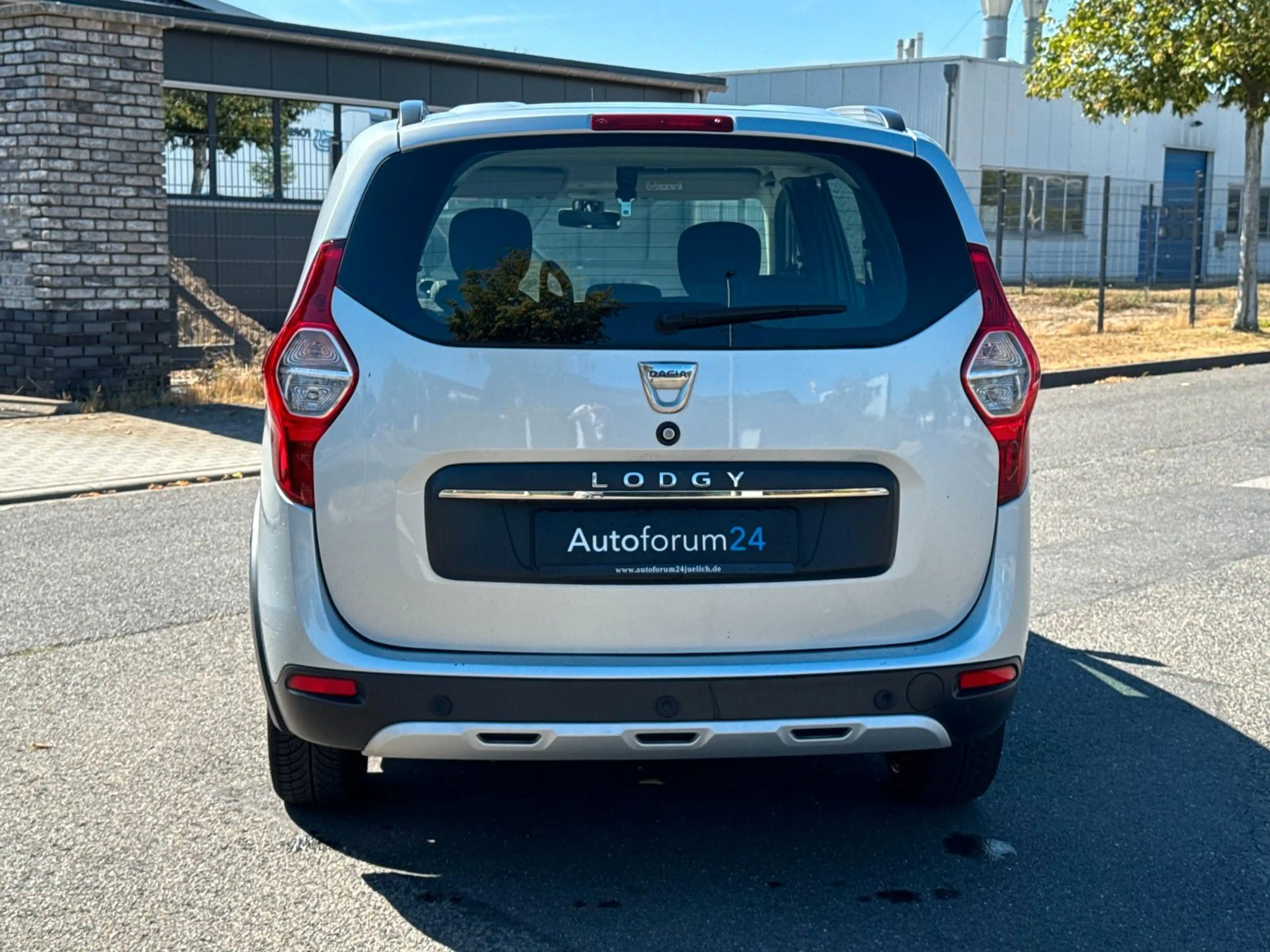 Dacia Lodgy Stepway Plus *Navi*PDC*7-Sitzer*1-Hand* — photo 3