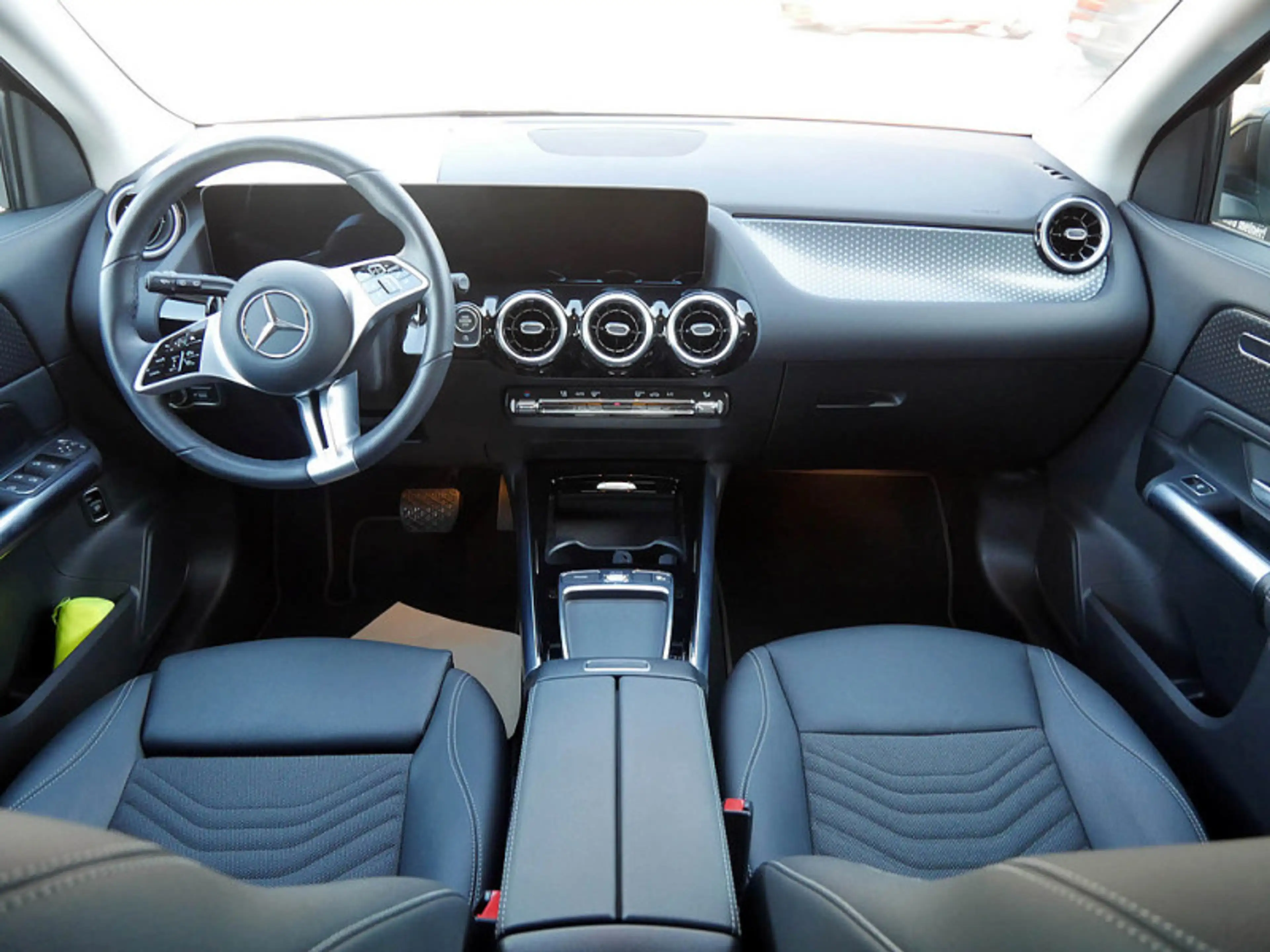 Mercedes-Benz GLA 220 4M // PROGRESSIVE DISTR KAMERA SPUR PDC — photo 10