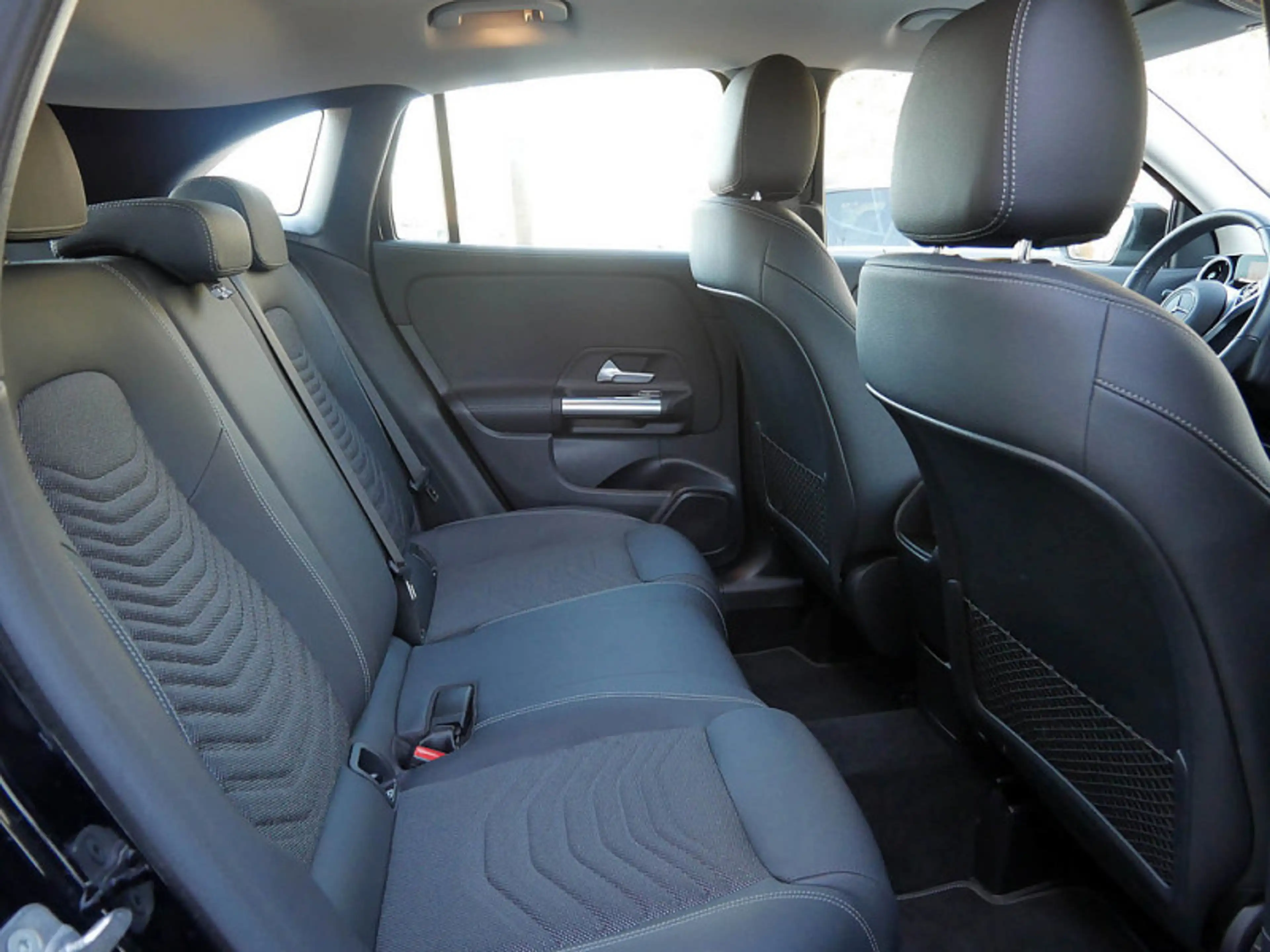 Mercedes-Benz GLA 220 4M // PROGRESSIVE DISTR KAMERA SPUR PDC — photo 9