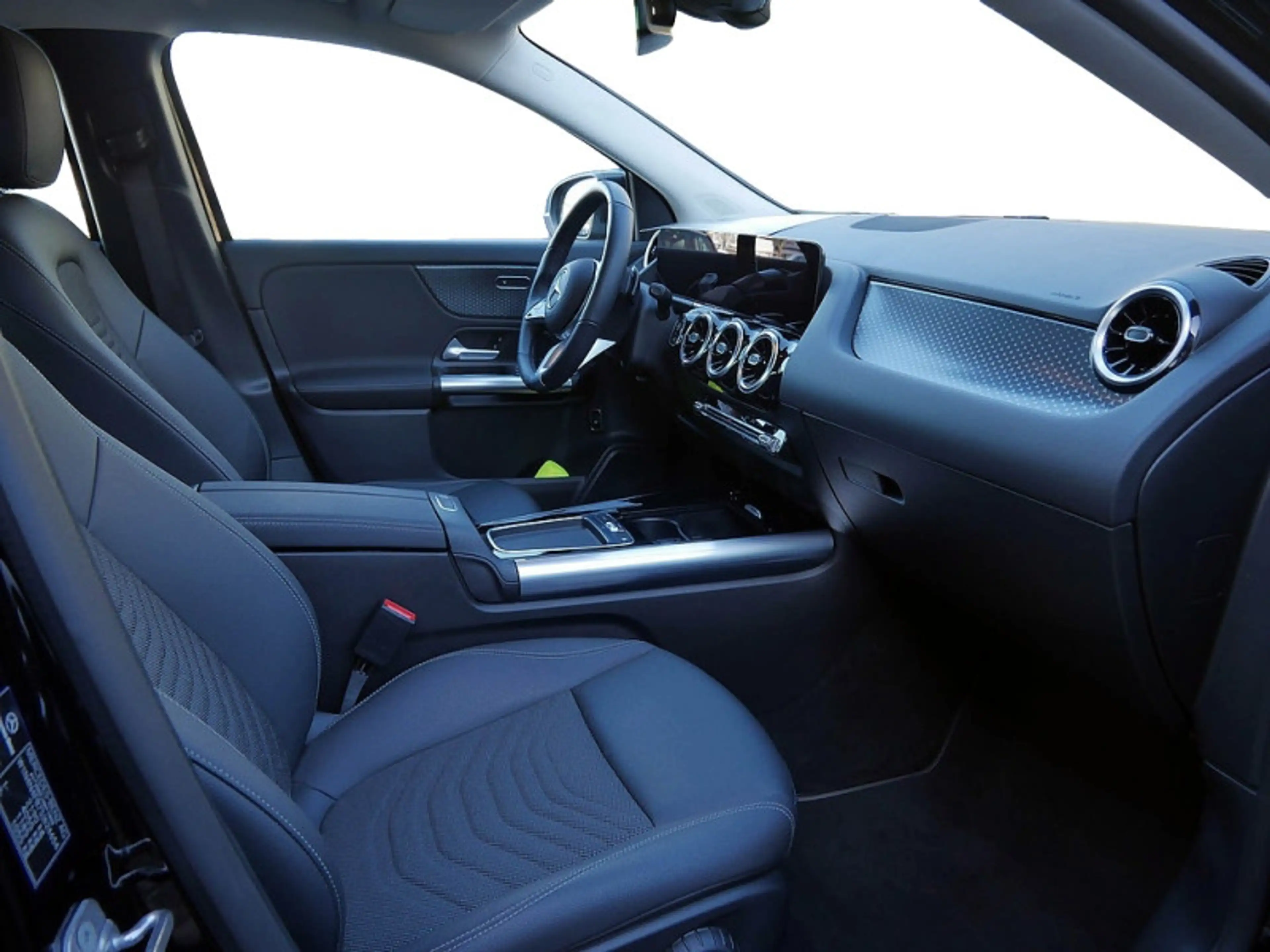 Mercedes-Benz GLA 220 4M // PROGRESSIVE DISTR KAMERA SPUR PDC — photo 7