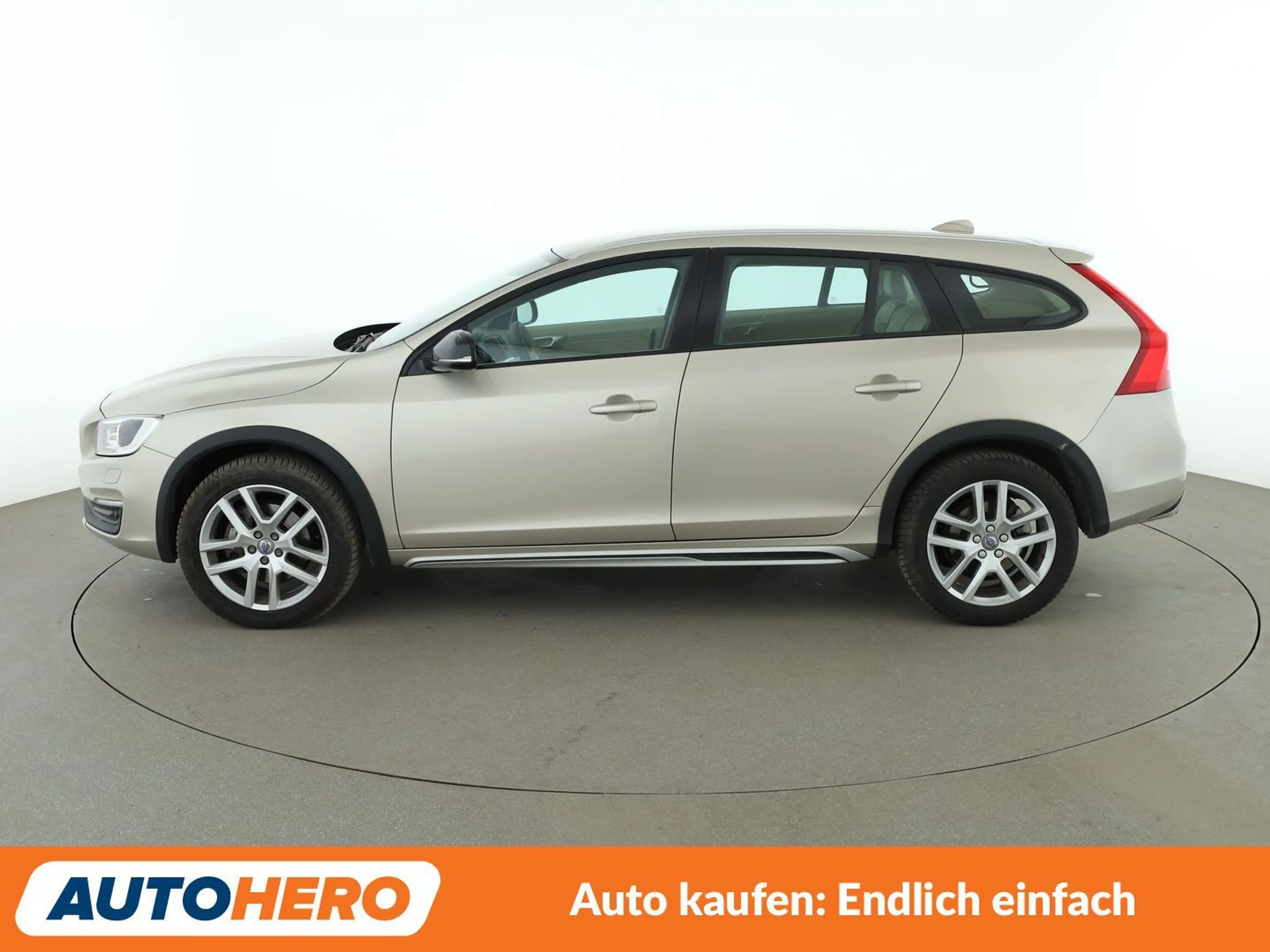 Volvo V60 Cross Country 2.0 D4 Summum Aut.*NAVI*BI-XENON*TEMPO*PDC*SHZ* — photo 3
