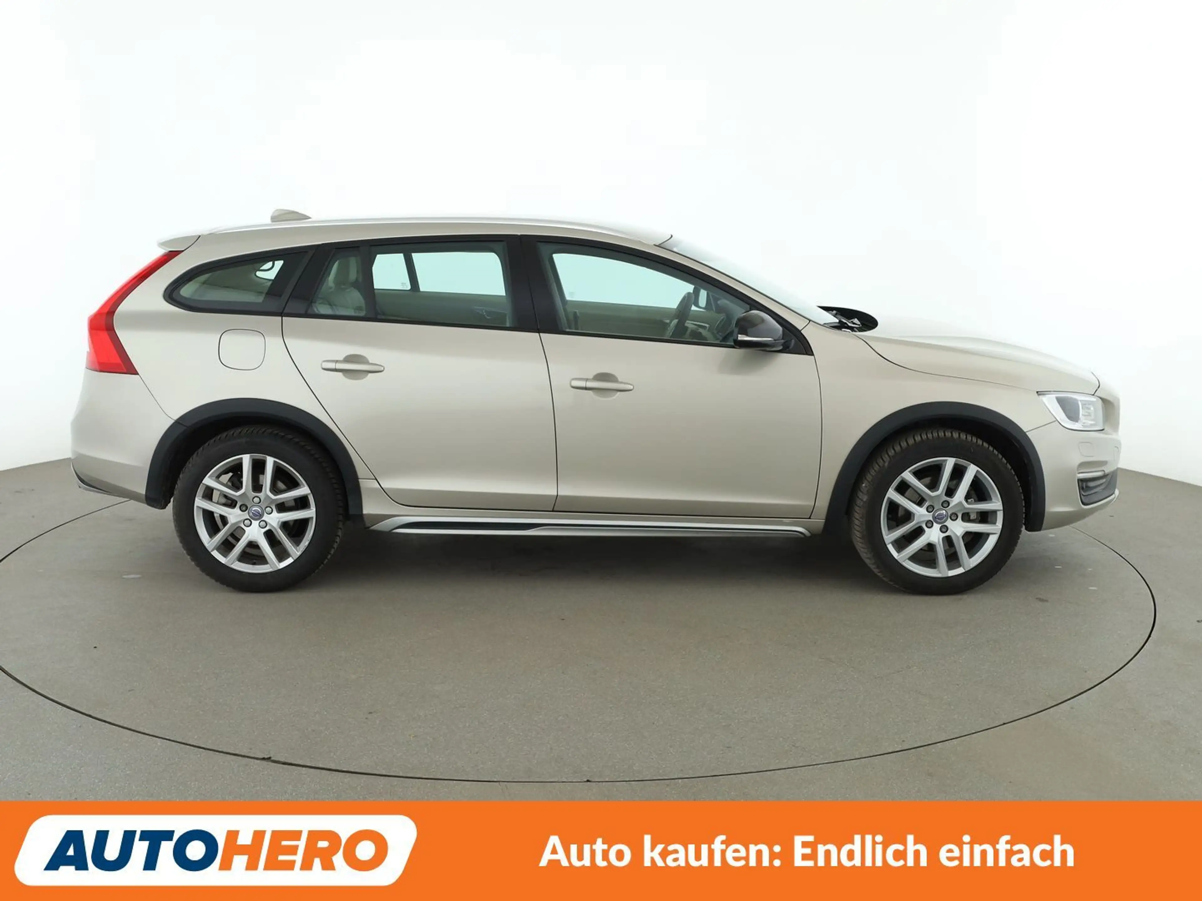 Volvo V60 Cross Country 2.0 D4 Summum Aut.*NAVI*BI-XENON*TEMPO*PDC*SHZ* — photo 7