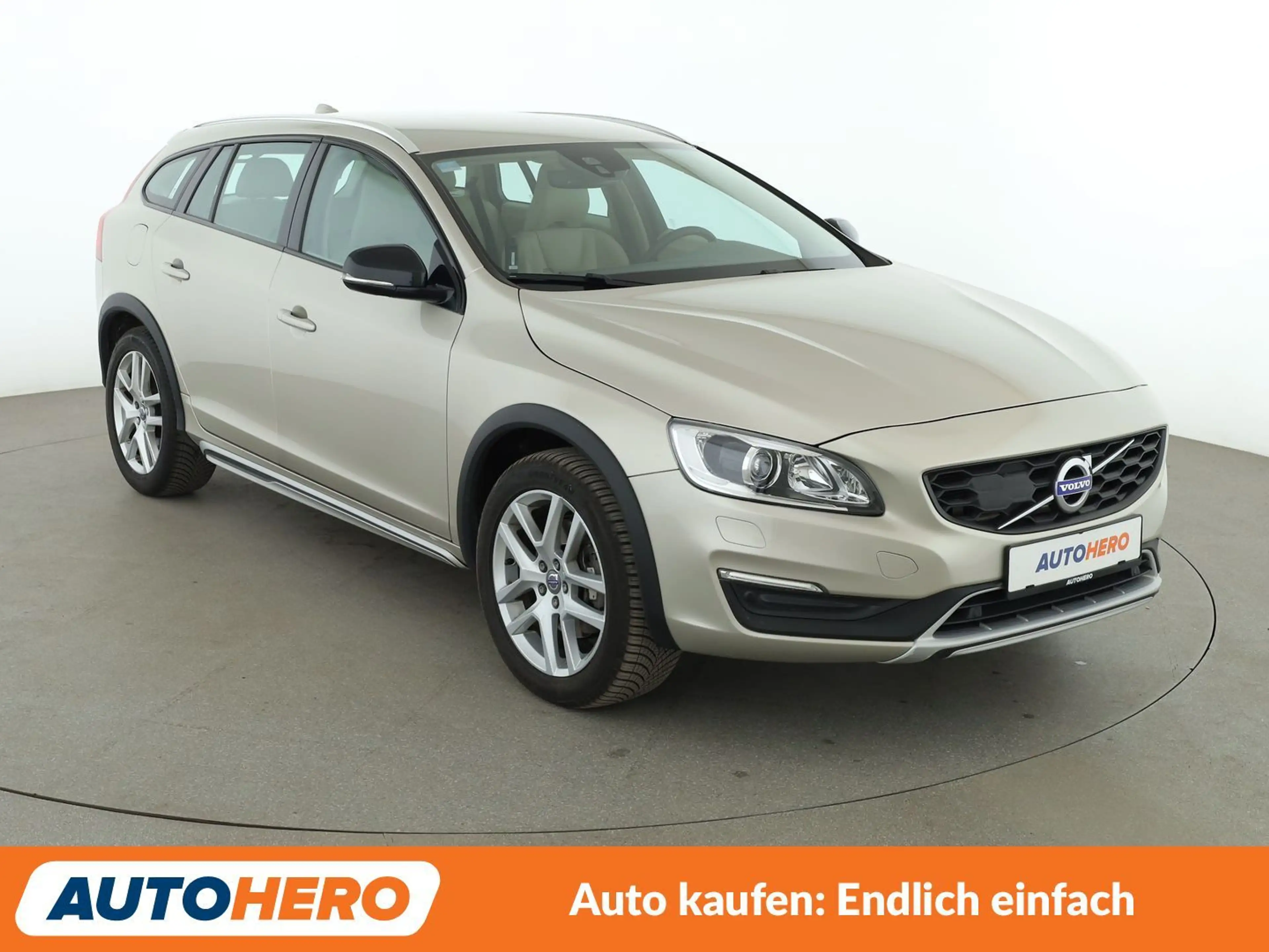 Volvo V60 Cross Country 2.0 D4 Summum Aut.*NAVI*BI-XENON*TEMPO*PDC*SHZ* — photo 8