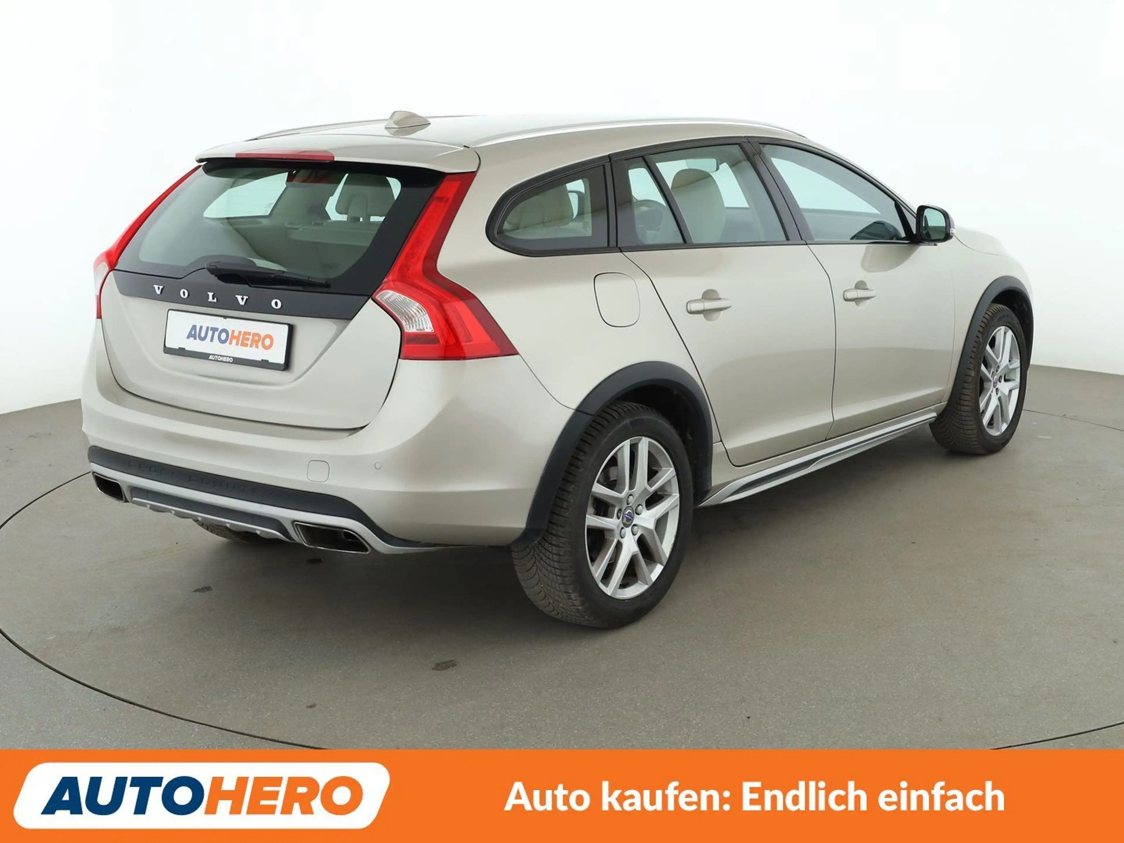 Volvo V60 Cross Country 2.0 D4 Summum Aut.*NAVI*BI-XENON*TEMPO*PDC*SHZ* — photo 6