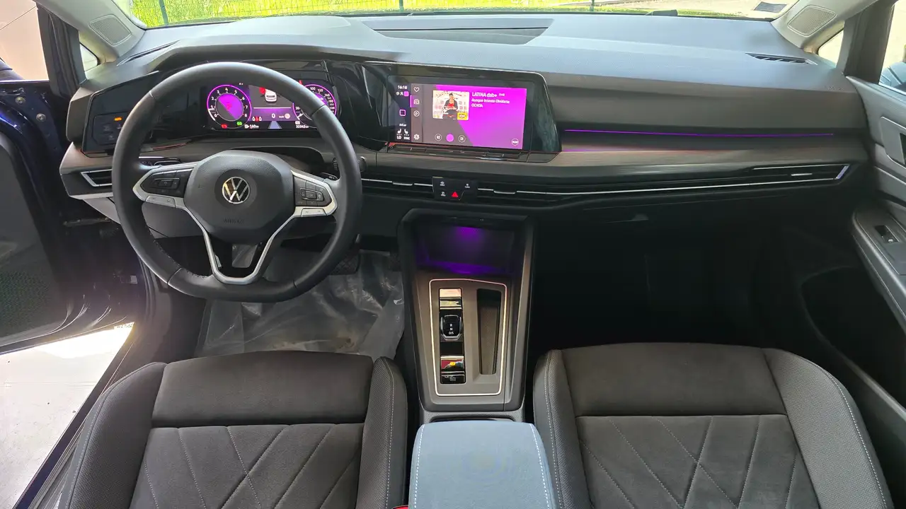 Volkswagen Golf Standard Model — photo 7