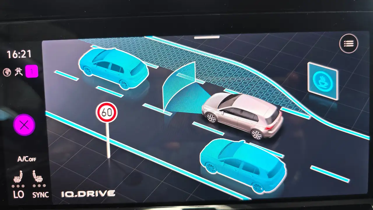 Volkswagen Golf Standard Model — photo 12