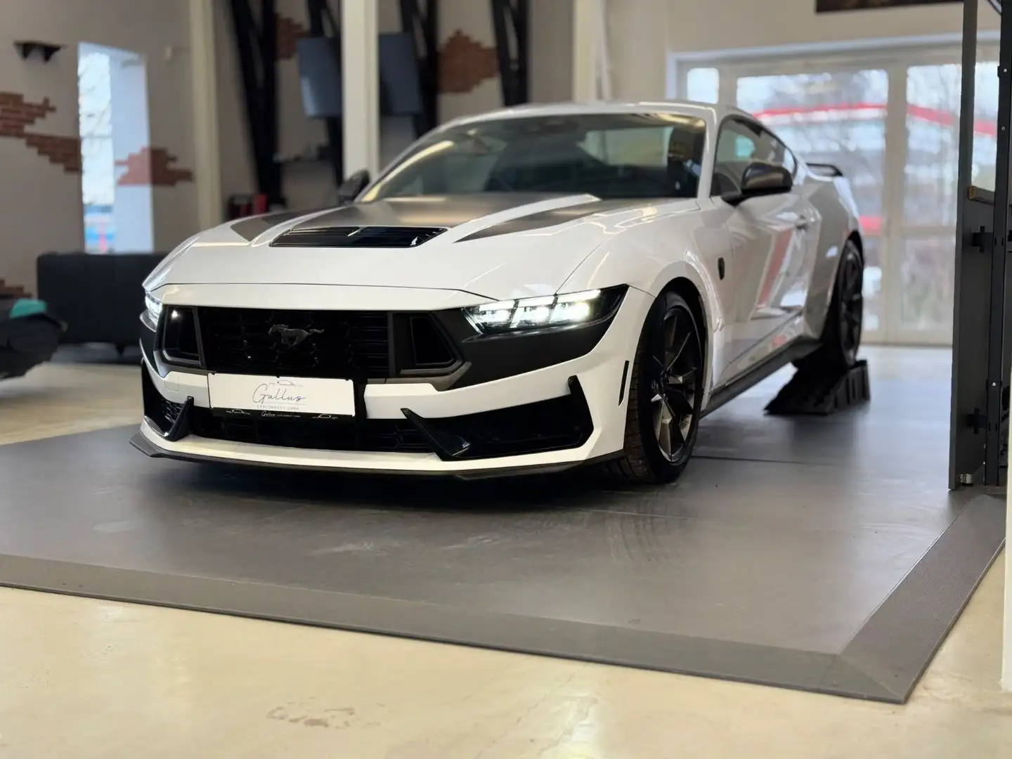 Ford Mustang Fastback 5.0 Ti-VCT V8 334 kW Dark Horse Weiß - 2