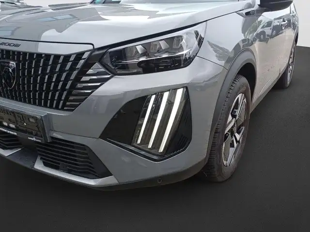 Peugeot 2008 view 9