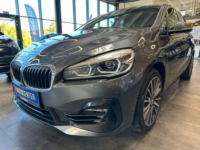 BMW 2 Series view 4