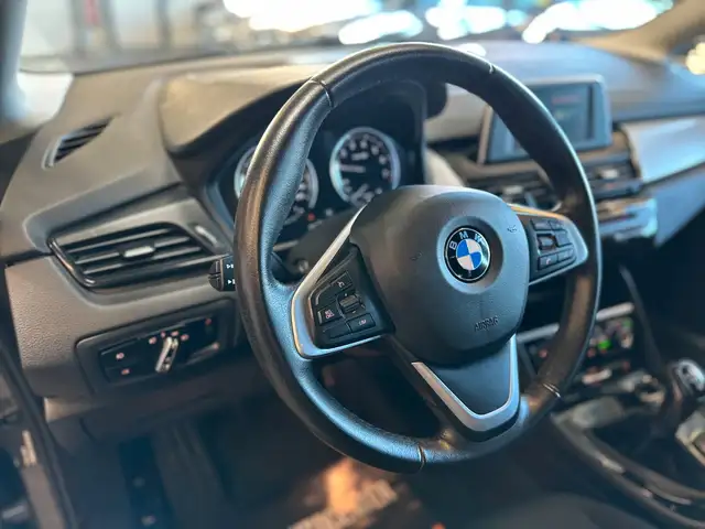 BMW 2 Series view 9