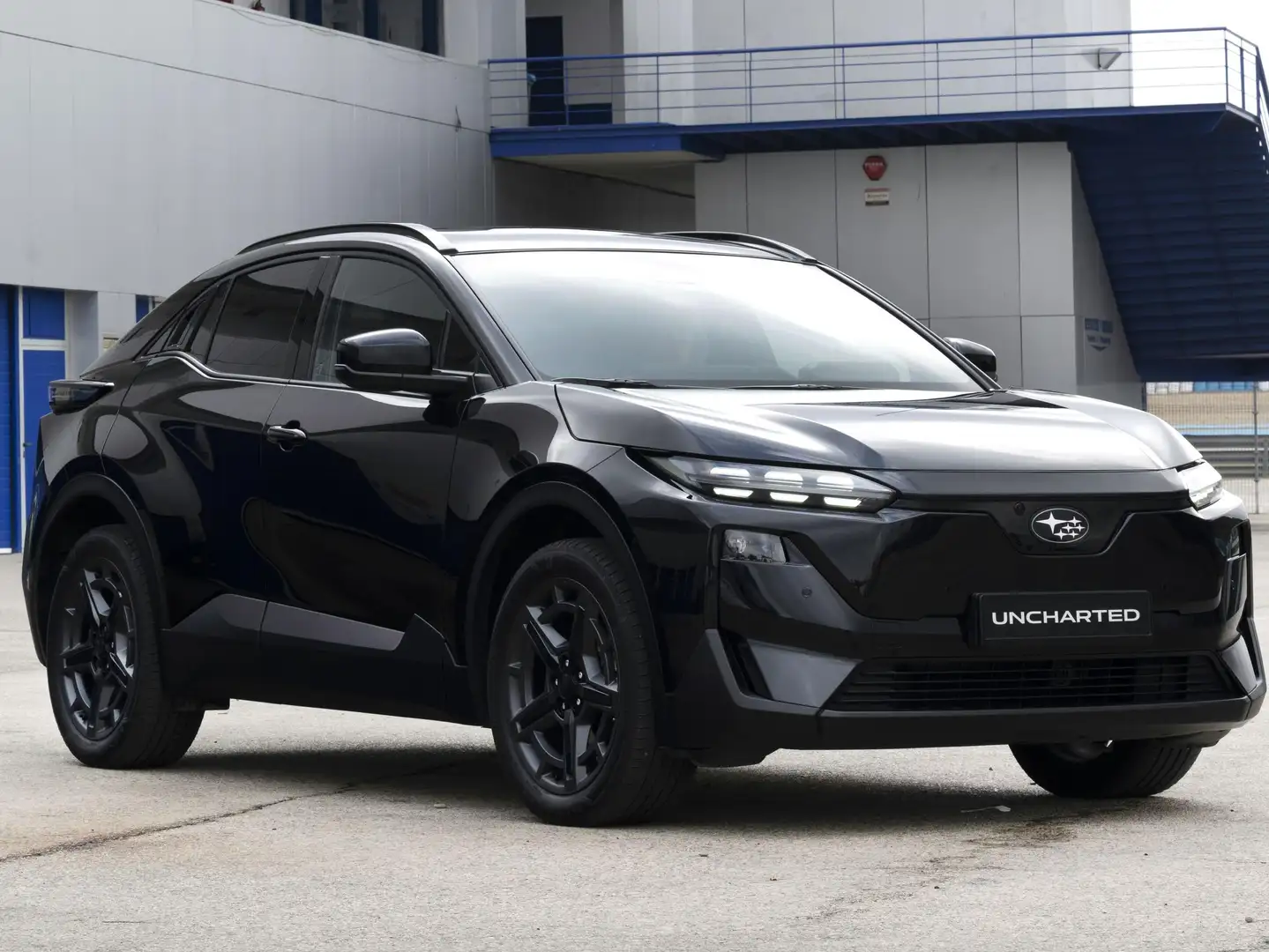 Subaru Sonstige UNCHARTED 77 PLATINUM+*4X4*10J.GAR*1500KG AHK-LAST Schwarz - 1