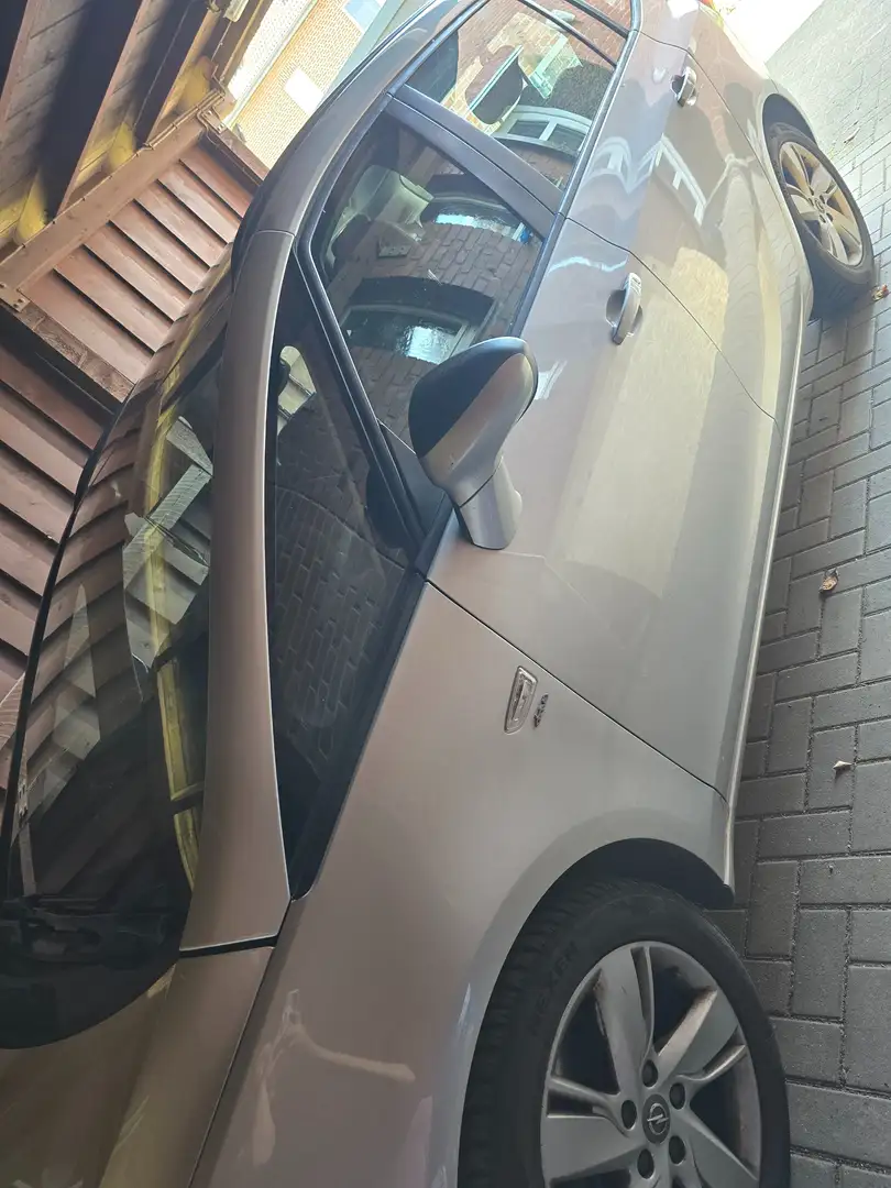 Opel Zafira Tourer Zafira Tourer 2.0 CDTI Automatikdrive Silber - 1