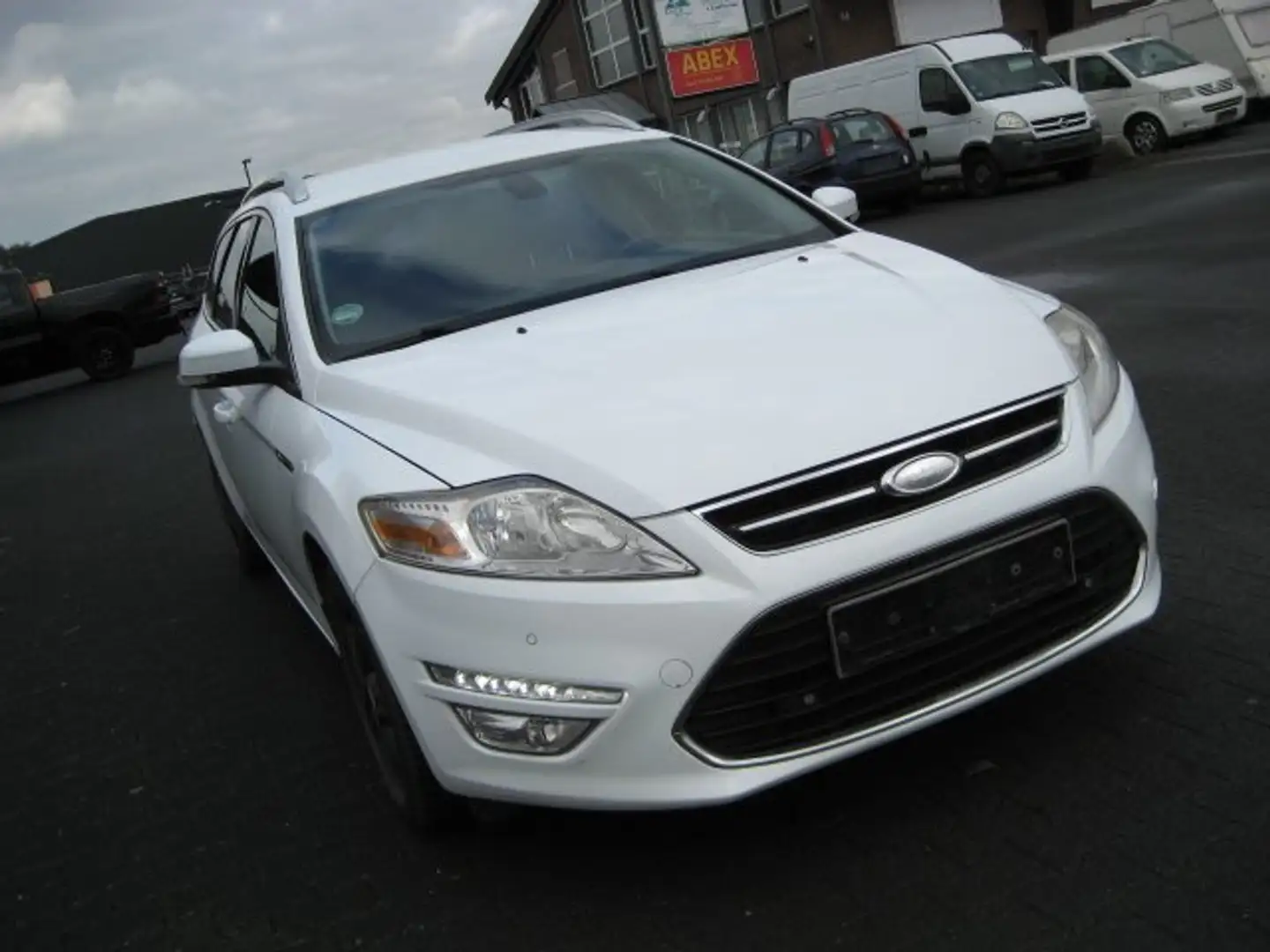 Ford Mondeo Titanium 09.2010 Weiß - 2