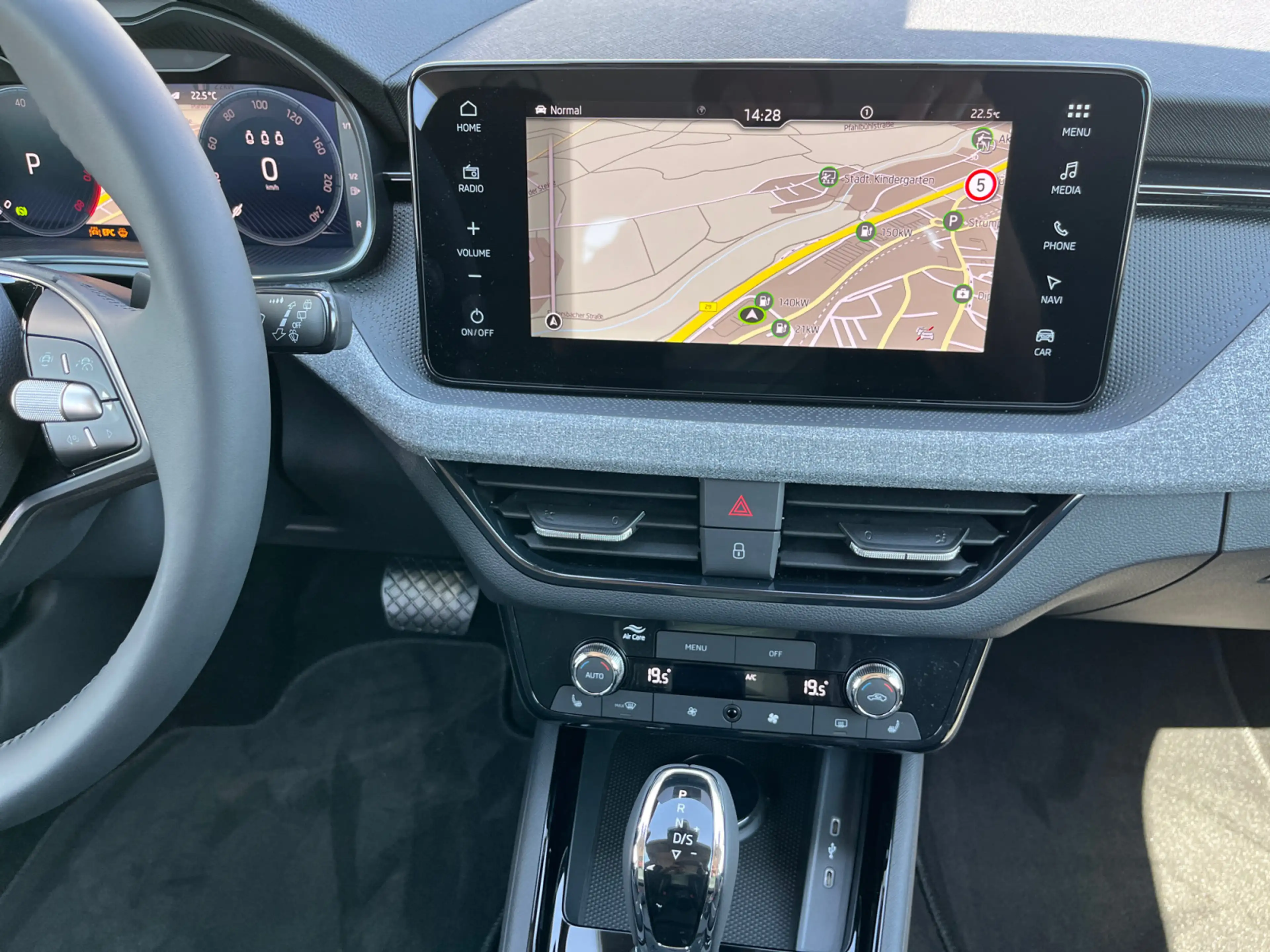Skoda Kamiq Balance TSI 115PS DSG AHK Komf+ FahrAss IT — photo 7