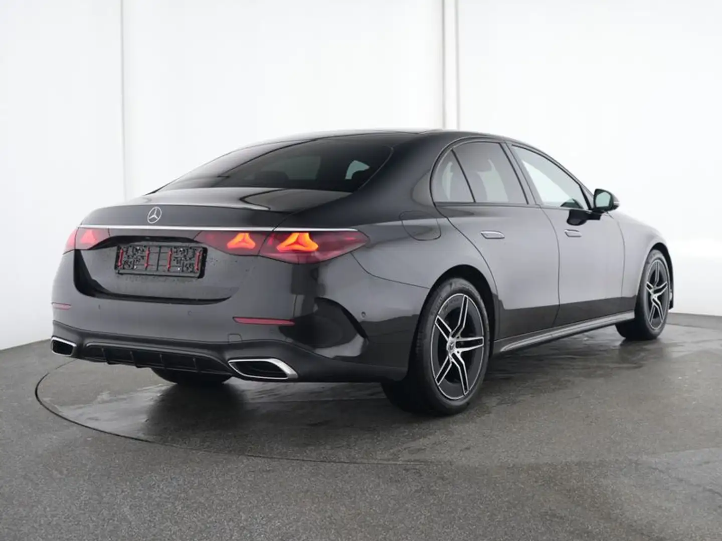 Mercedes-Benz E 220 d AMG*Night*SUPERSCREEN*DISTR*KeyGo*Ambi+* Schwarz - 2