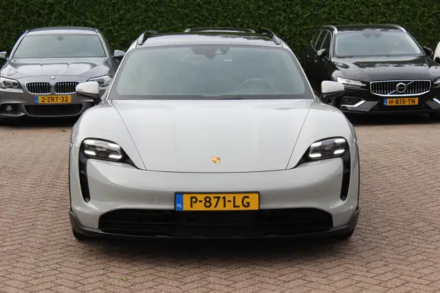 Porsche Taycan view 9