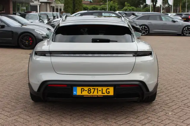 Porsche Taycan view 16