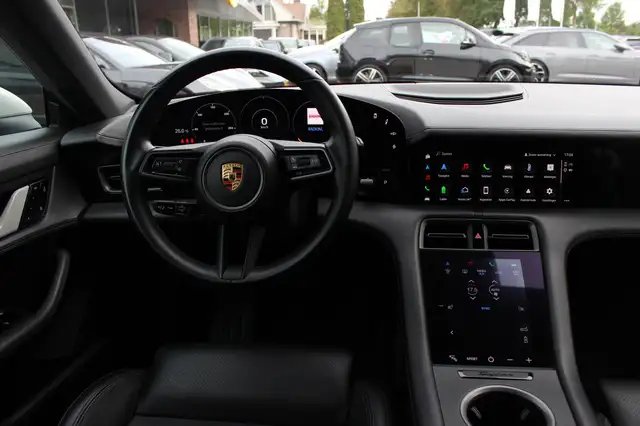 Porsche Taycan view 10