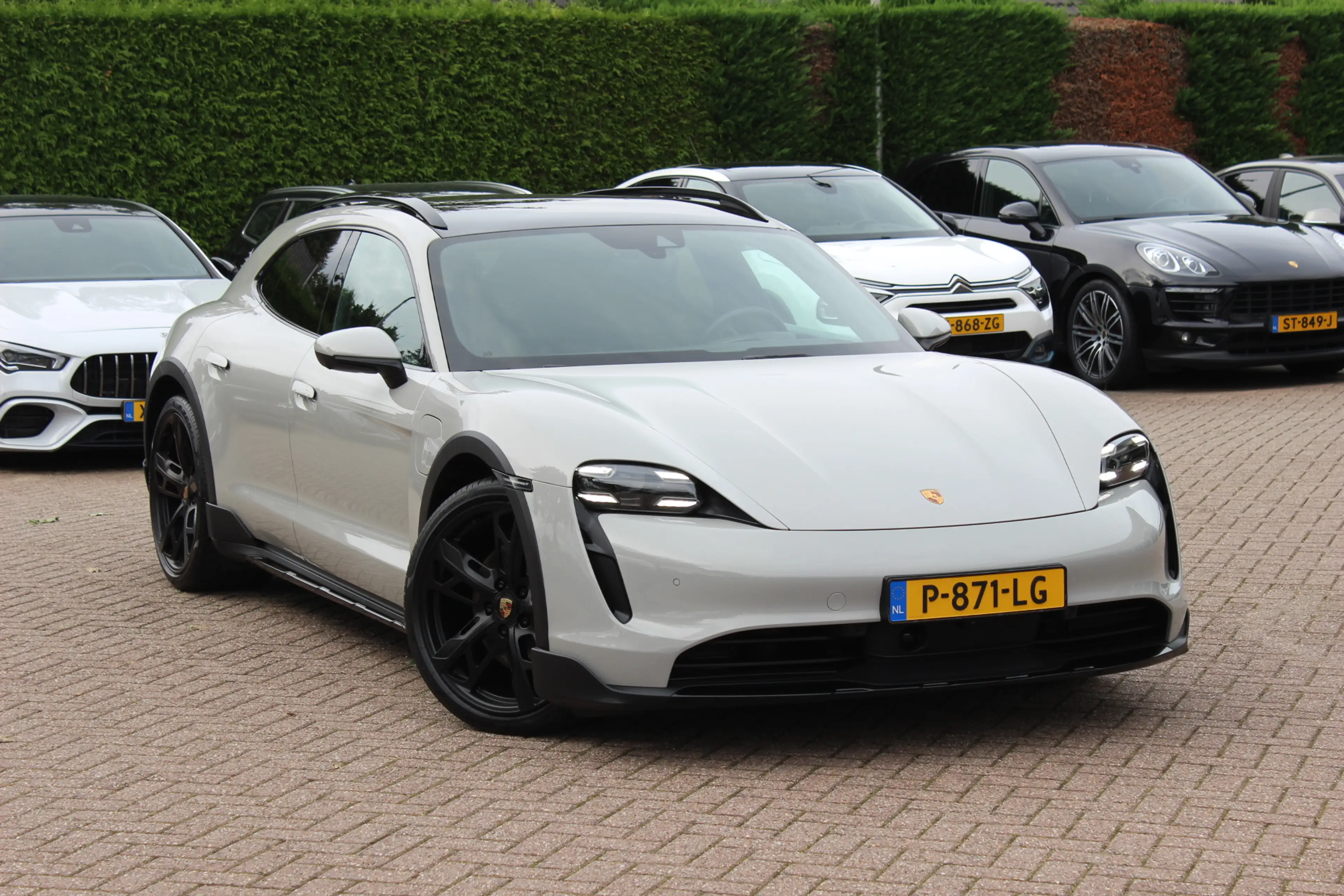 Porsche Taycan Cross Turismo 4S 93 kWh / SoH 93,1% / Panoramadak — photo 37