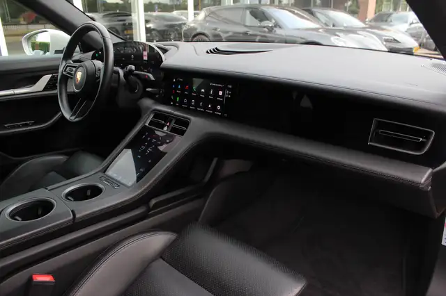 Porsche Taycan view 14