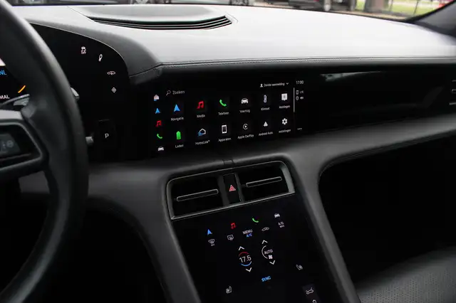 Porsche Taycan view 20