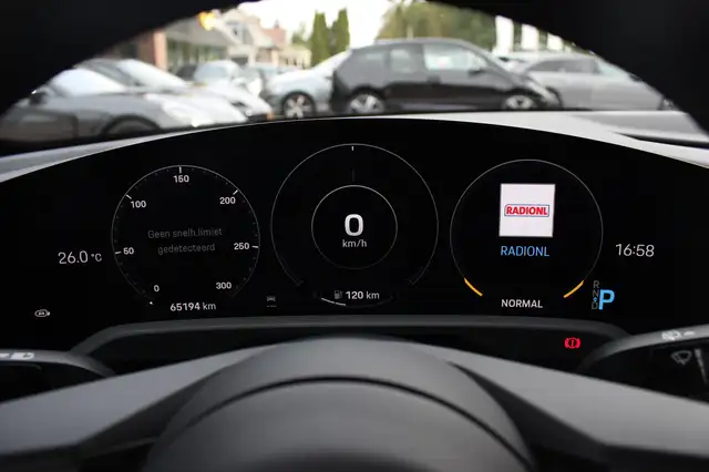 Porsche Taycan view 19