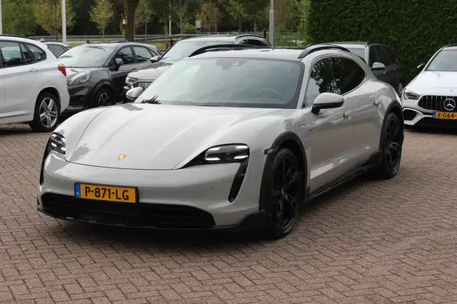 Porsche Taycan view 7